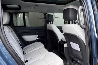 Land Rover Defender 110 D250 X-Dynamic HSE