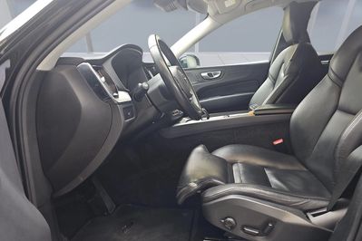 Volvo XC60 B4 B Plus Dark