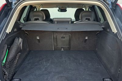 Volvo XC60 B5 B AWD Plus Dark