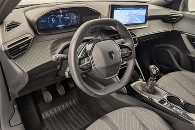 Peugeot 2008 ALLURE 1.2 PureTech