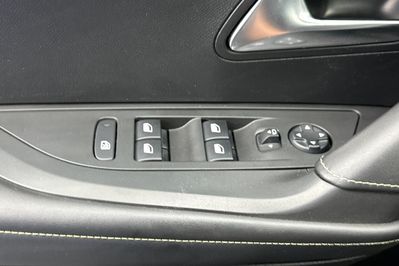 Peugeot 2008 GT 1.2 PureTech EAT8