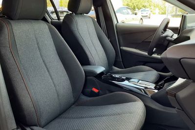Peugeot 208 Edition e-DCS6 1.2 mHEV
