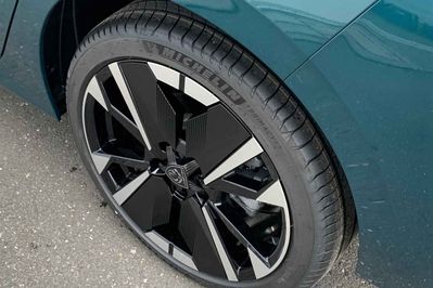 Peugeot 308 GT S&S e-DCS6 1.2 mHEV