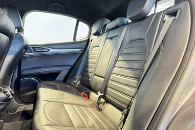 Alfa Romeo Stelvio Turbo Executive Q4