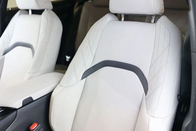 Lexus UX 300h F Sport Design