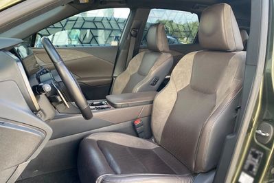 Lexus RX 450h+ Omotenashi