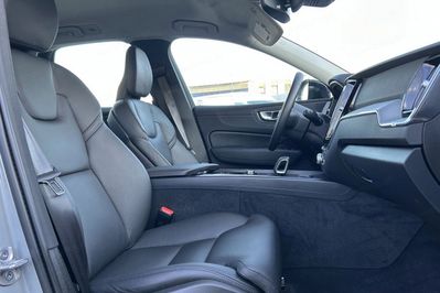 Volvo XC60 B4 B Plus Dark