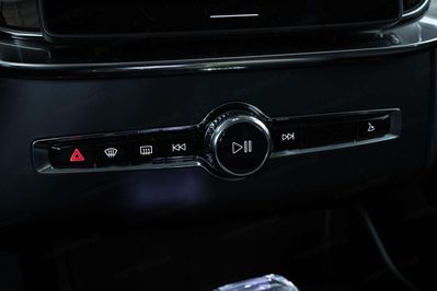 Volvo XC90 T8 AWD Plug-In Hybrid Ultra Bright