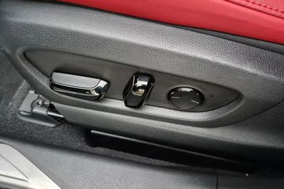 Lexus UX 300h F Sport 2.0 Hybrid Dynamic Force