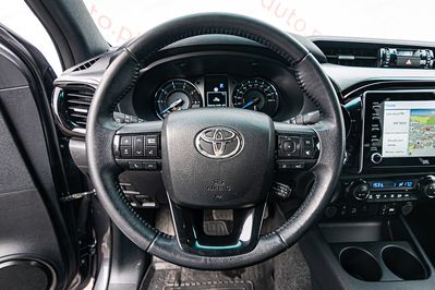 Toyota HiLux Double Cab Invincible 4x4  AT