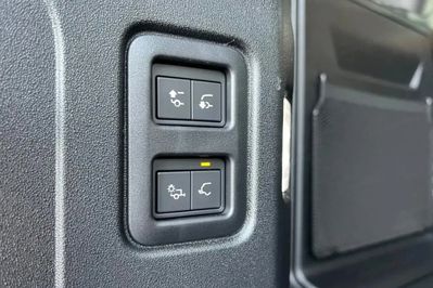 Land Rover Defender 110 D250 X-Dynamic AWD HSE