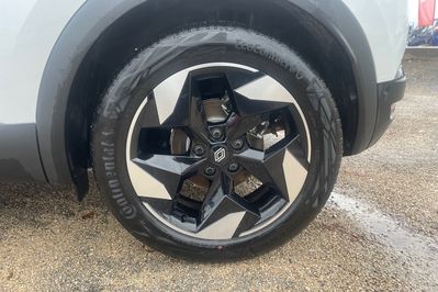 Renault Captur Techno 1.6 E-Tech Hybrid AT