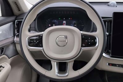 Volvo XC60 B5 AWD Ultra Dark