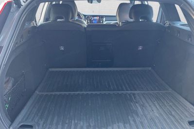 Volvo V60 B4 B Plus Dark