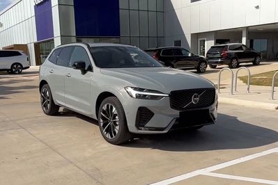 Volvo XC60 T8 Plug-In Hybrid AWD Ultra Dark