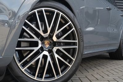 Porsche Cayenne Coupe E-Hybrid Black Edition