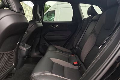 Volvo XC60 B5 B AWD Plus Black Edition