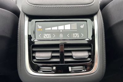 Volvo XC90 T8 AWD Plug-In Hybrid Plus Dark 7os