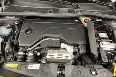 Peugeot 2008 ALLURE 1.2 mHEV e-DCS6