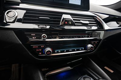 BMW Seria 5 520d xDrive Sport Line