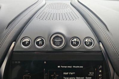 Aston Martin DBX V8