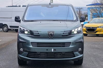 Peugeot Traveller Long L2H1 Business VIP EAT8