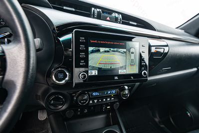 Toyota HiLux Double Cab Invincible 4x4  AT