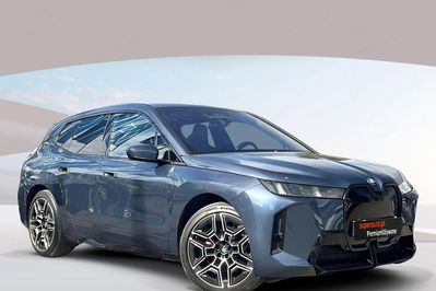 BMW iX xDrive45 100.6kWh