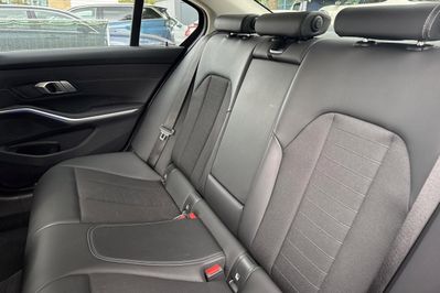 BMW Seria 3 318i Advantage