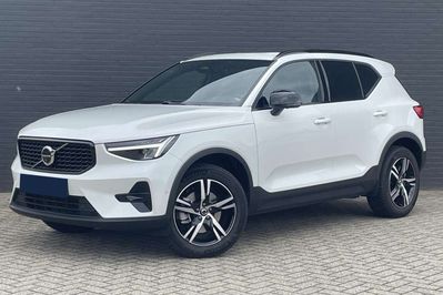 Volvo XC40 B4 Plus Dark