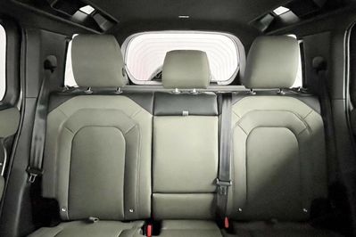 Land Rover Defender 110 D300 X-Dynamic SE