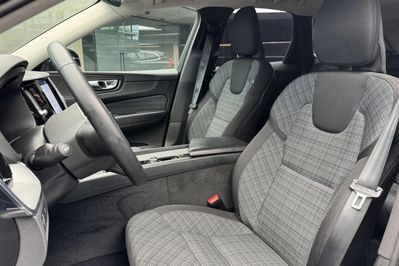 Volvo XC60 B5 B AWD Momentum Pro aut