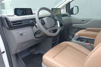 Hyundai Staria Kombi Luxury HEV AT