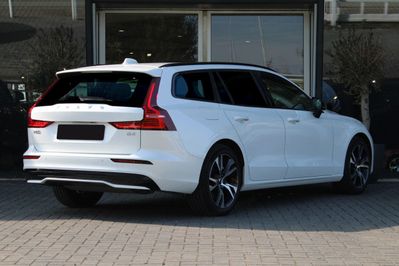 Volvo V60 B4 B Plus Dark