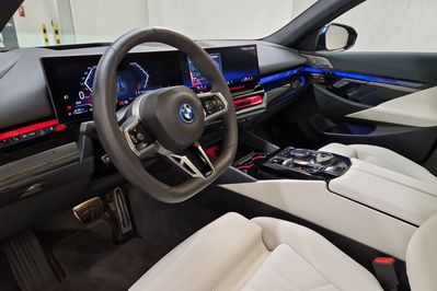 BMW Seria 5 550e xDrive PHEV M Sport aut