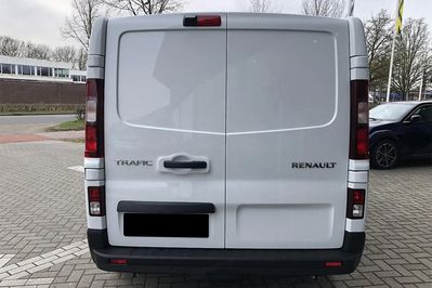 Renault Trafic L2H1 Extra AT9