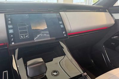 Land Rover Range Rover Sport 4.4 V8 P635 SV