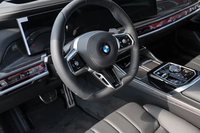 BMW Seria 7 740d xDrive Nero Lusso Edition