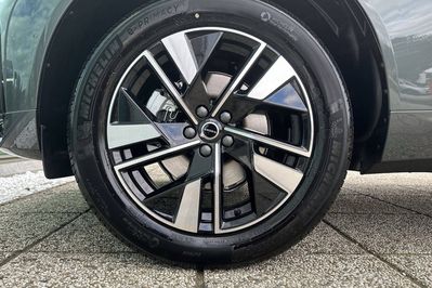 Volvo XC60 B5 AWD Plus Dark