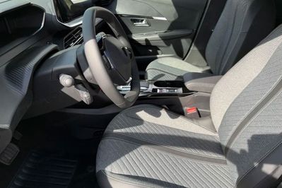Peugeot 208 Allure e-DCS6  1.2 mHEV