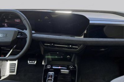 Audi A6 E-tron quattro Avant S line
