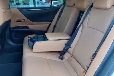 Lexus ES 300h Business Edition