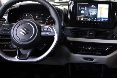 Suzuki Swift Premium Plus 1.2 Dualjet SHVS