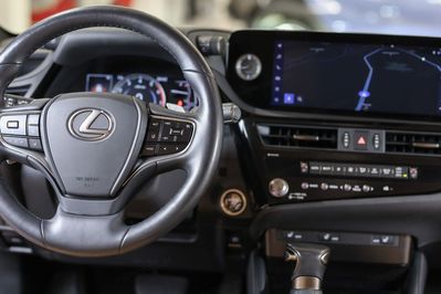 Lexus ES 300h F Sport Design