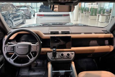Land Rover Defender 110 P300e X-Dynamic HSE