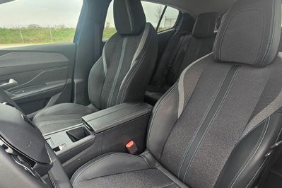 Peugeot 408 1.2 PureTech mHEV Allure S&S e-DSC6