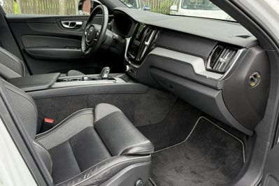 Volvo XC60 B5 B AWD R-Design