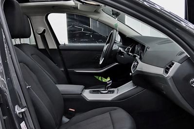 BMW Seria 3 320i Advantage aut