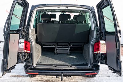 Volkswagen Caravelle T6.1 L2H1 AT