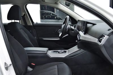 BMW Seria 3 318i aut